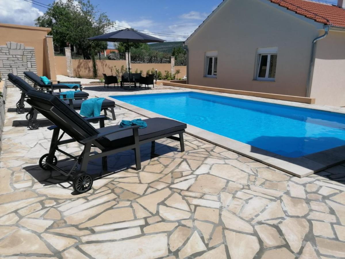 Villa Mir Pridraga Luaran gambar