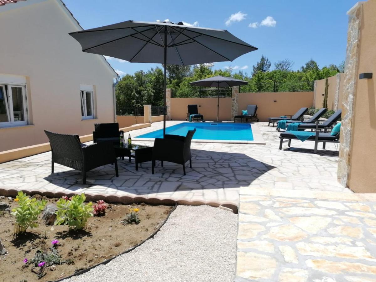 Villa Mir Pridraga Luaran gambar