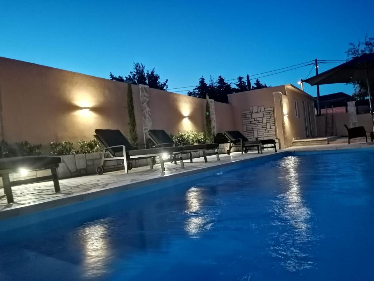 Villa Mir Pridraga Luaran gambar