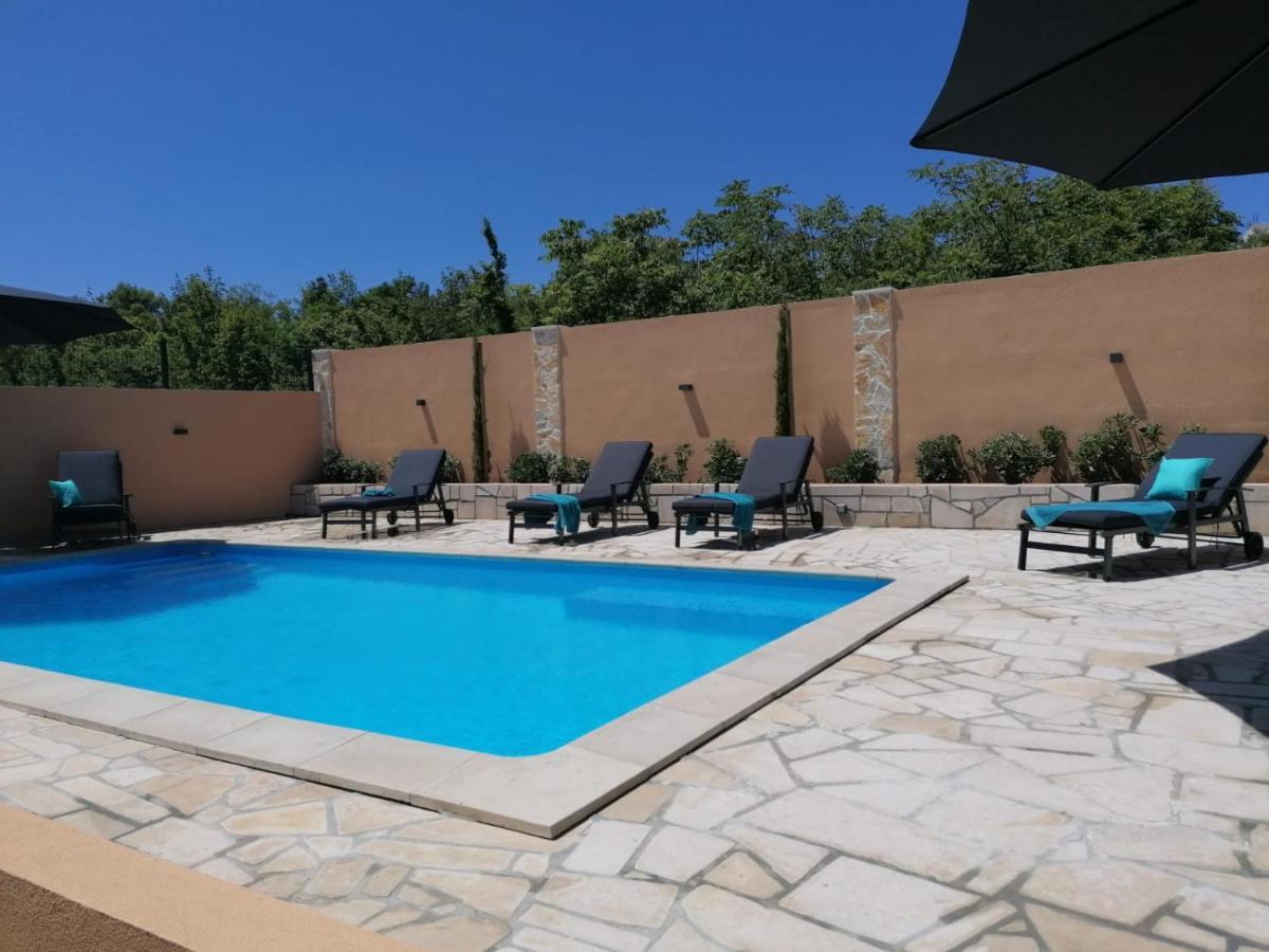 Villa Mir Pridraga Luaran gambar
